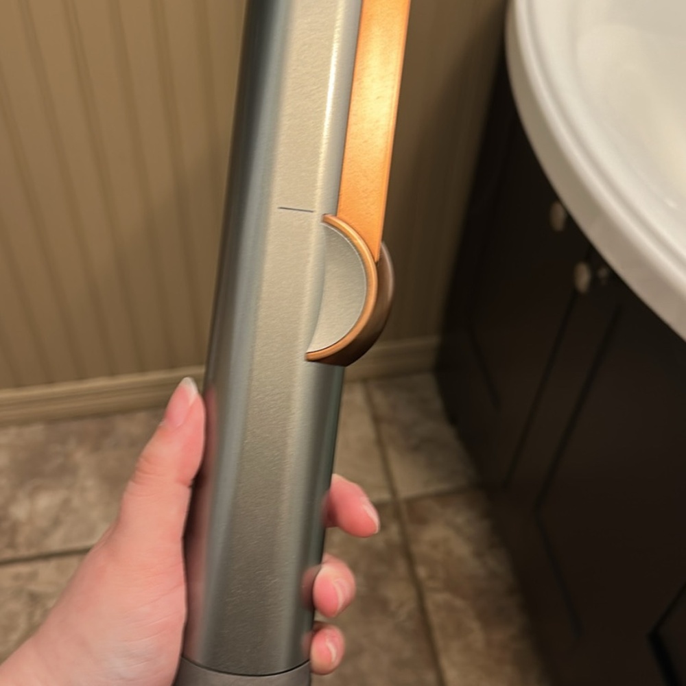 Dyson airstrait